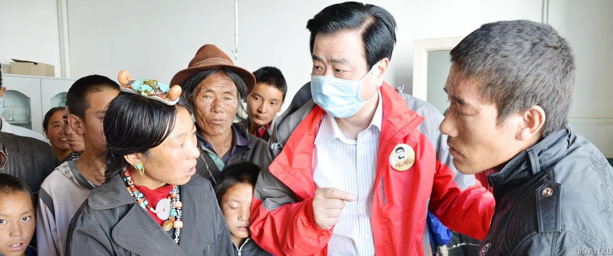 2011年姚克教授在西藏为藏族同胞复查眼病_副本.jpg